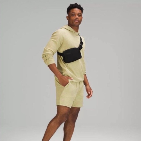 Lululemon Black Everywhere Belt Bag Nwt Crossbody Bag - Picture 5 of 6